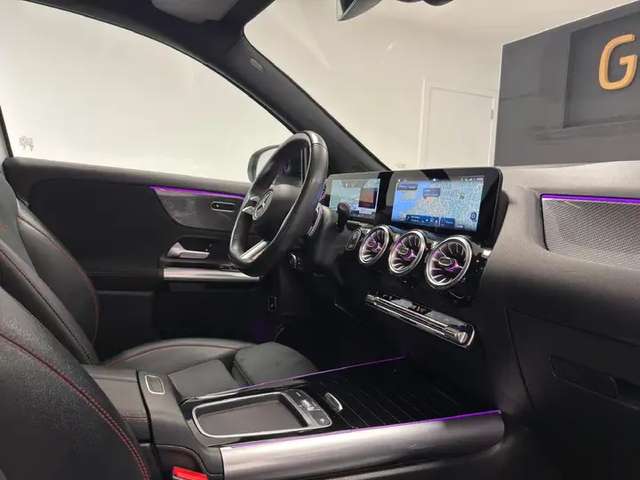 Mercedes-Benz GLA 180 — photo 13