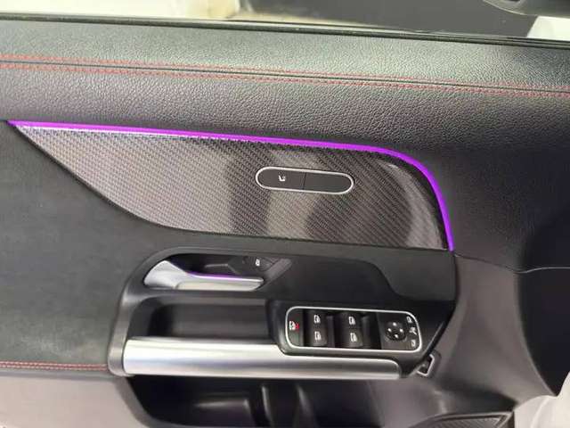 Mercedes-Benz GLA 180 — photo 18