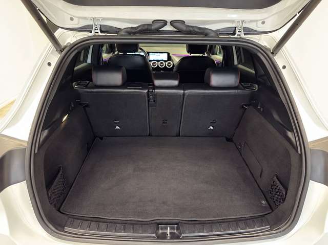 Mercedes-Benz GLA 180 — photo 16