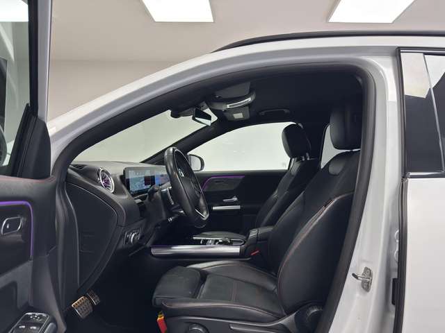 Mercedes-Benz GLA 180 — photo 11