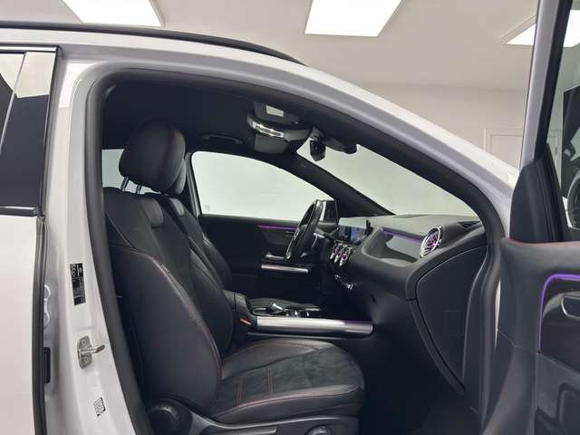 Mercedes-Benz GLA 180 — photo 12