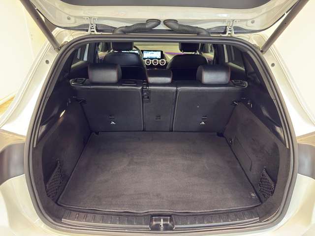Mercedes-Benz GLA 180 — photo 16