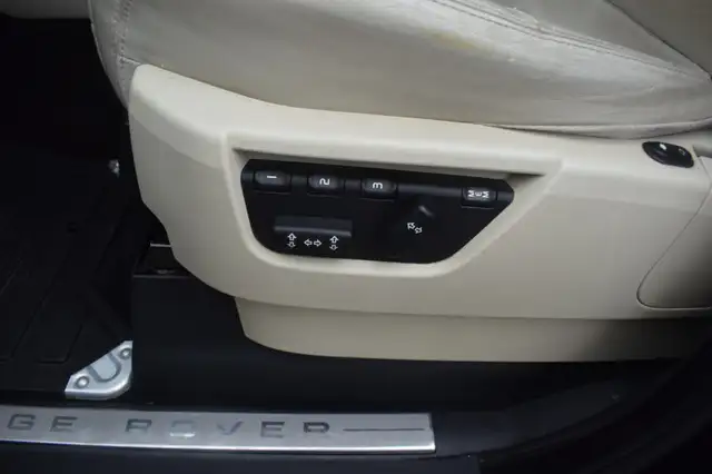 Land Rover Range Rover Sport view 9