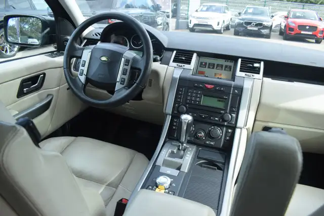 Land Rover Range Rover Sport view 2
