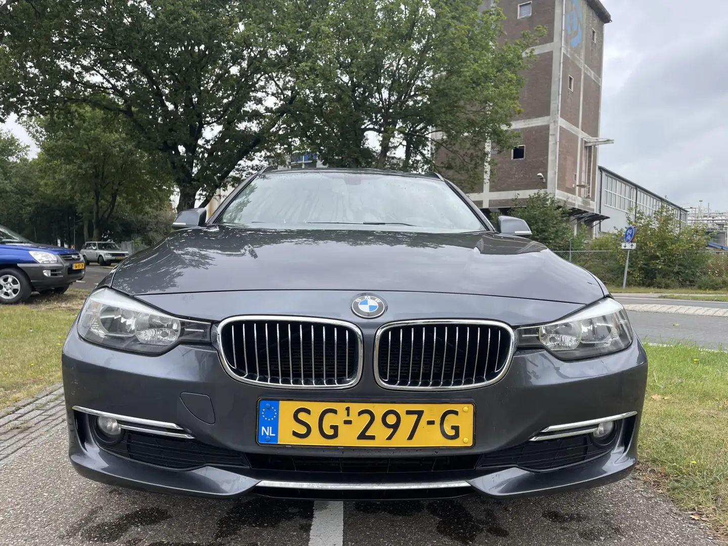 BMW 318 3-serie Touring 318d Luxury | Navigatie | Trekhaak Gris - 2