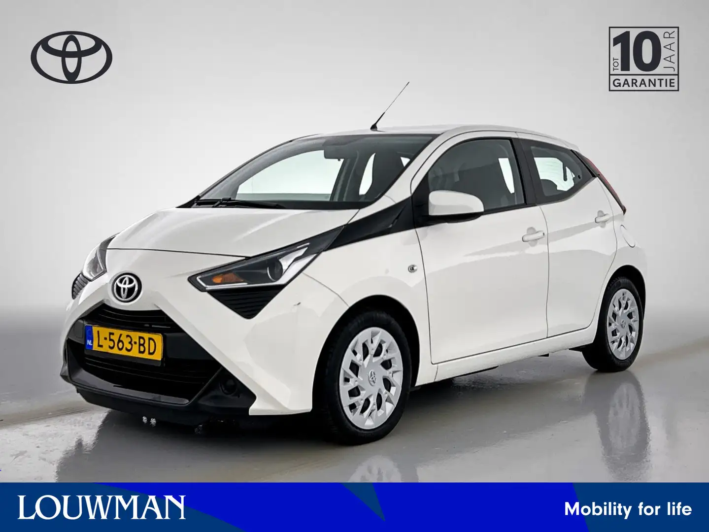 Toyota Aygo 1.0 VVT-i x-play | 1e Eigenaar | BTW'er | Camera | Bianco - 1