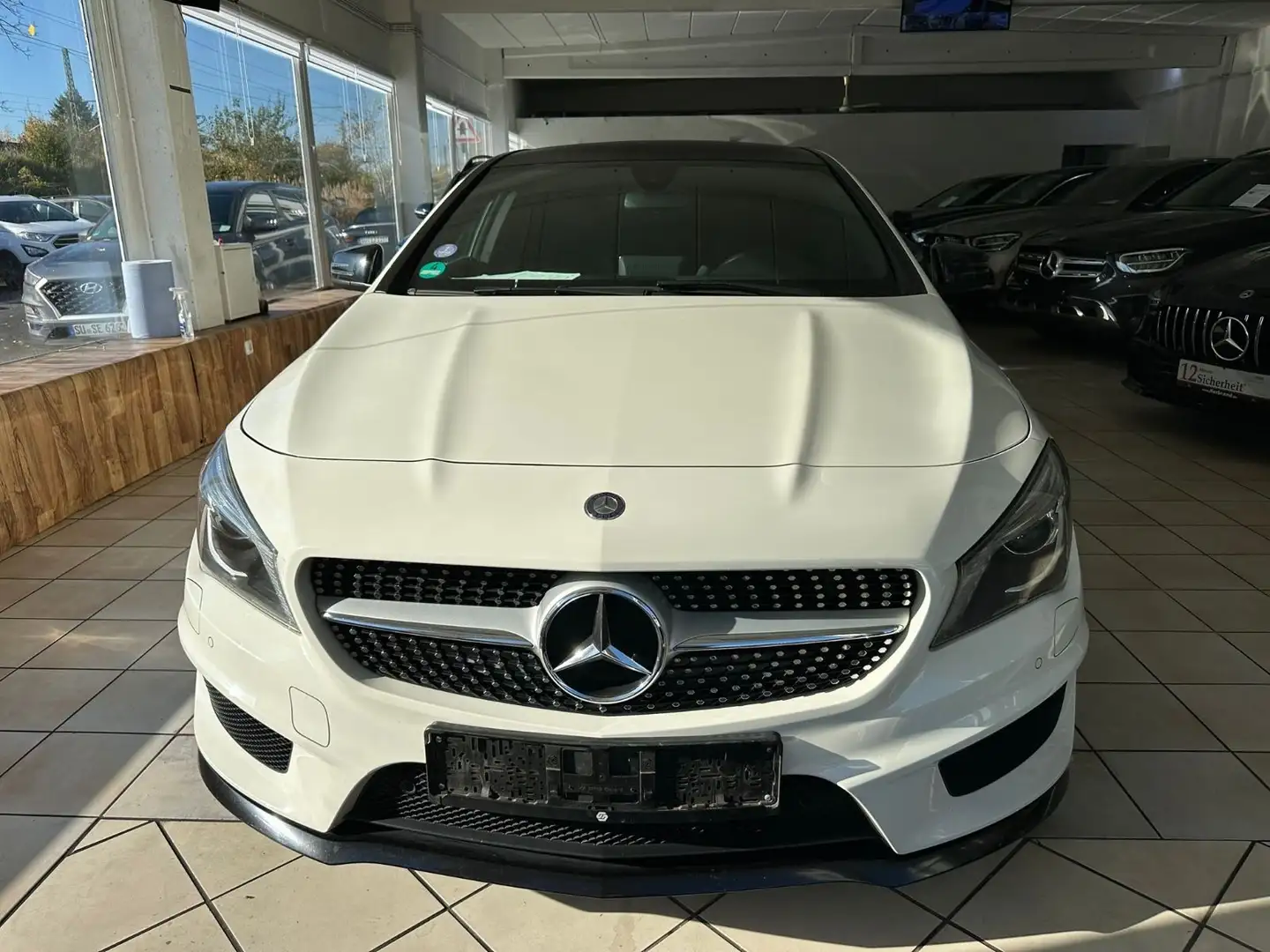 Mercedes-Benz CLA 180 Street Style AMG Line euro 6 Weiß - 1