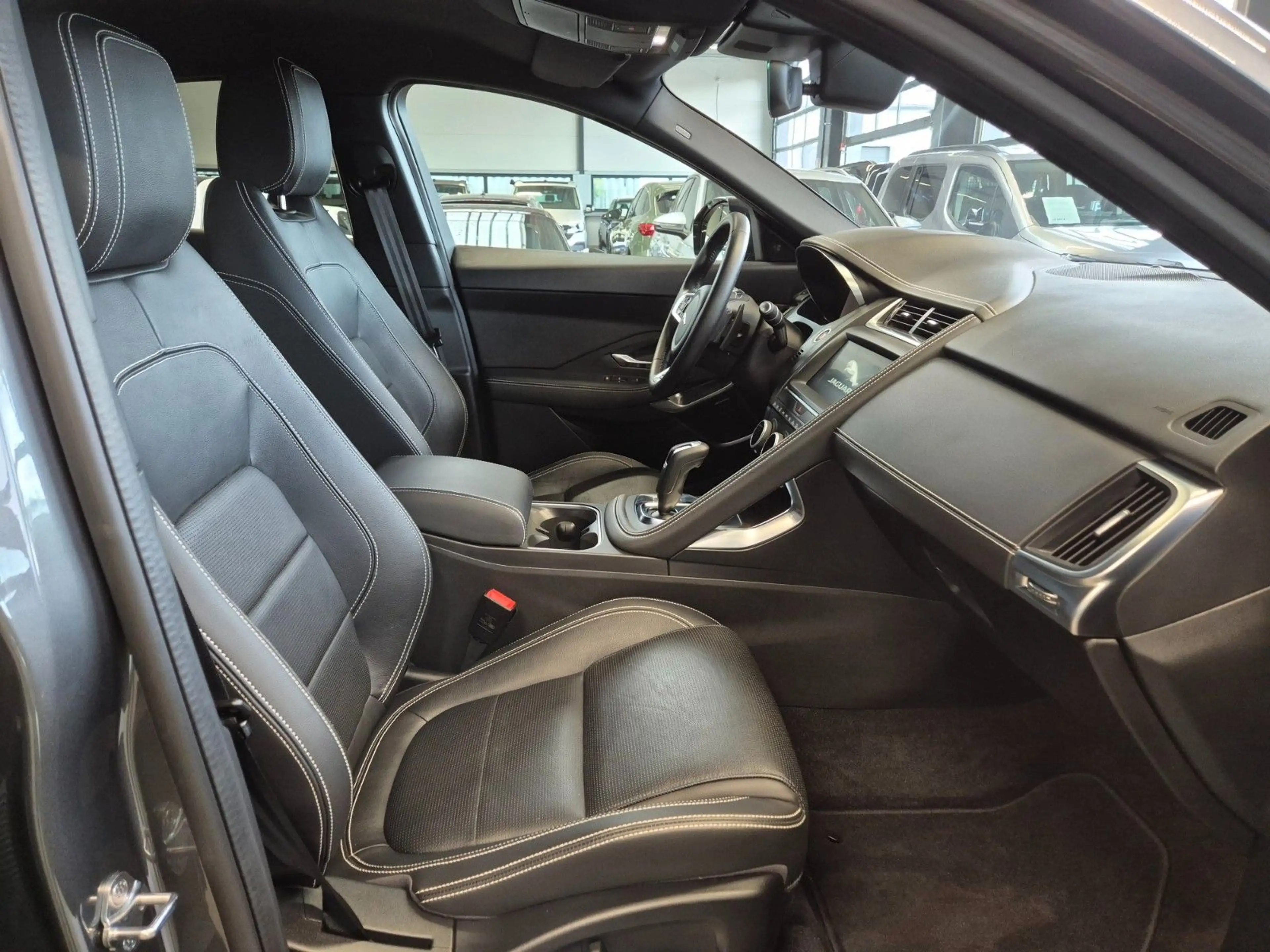 Jaguar E-Pace E-PACE R-DYNAMIC S AWD LEDER ACC MERIDIAN 360CAM — photo 10