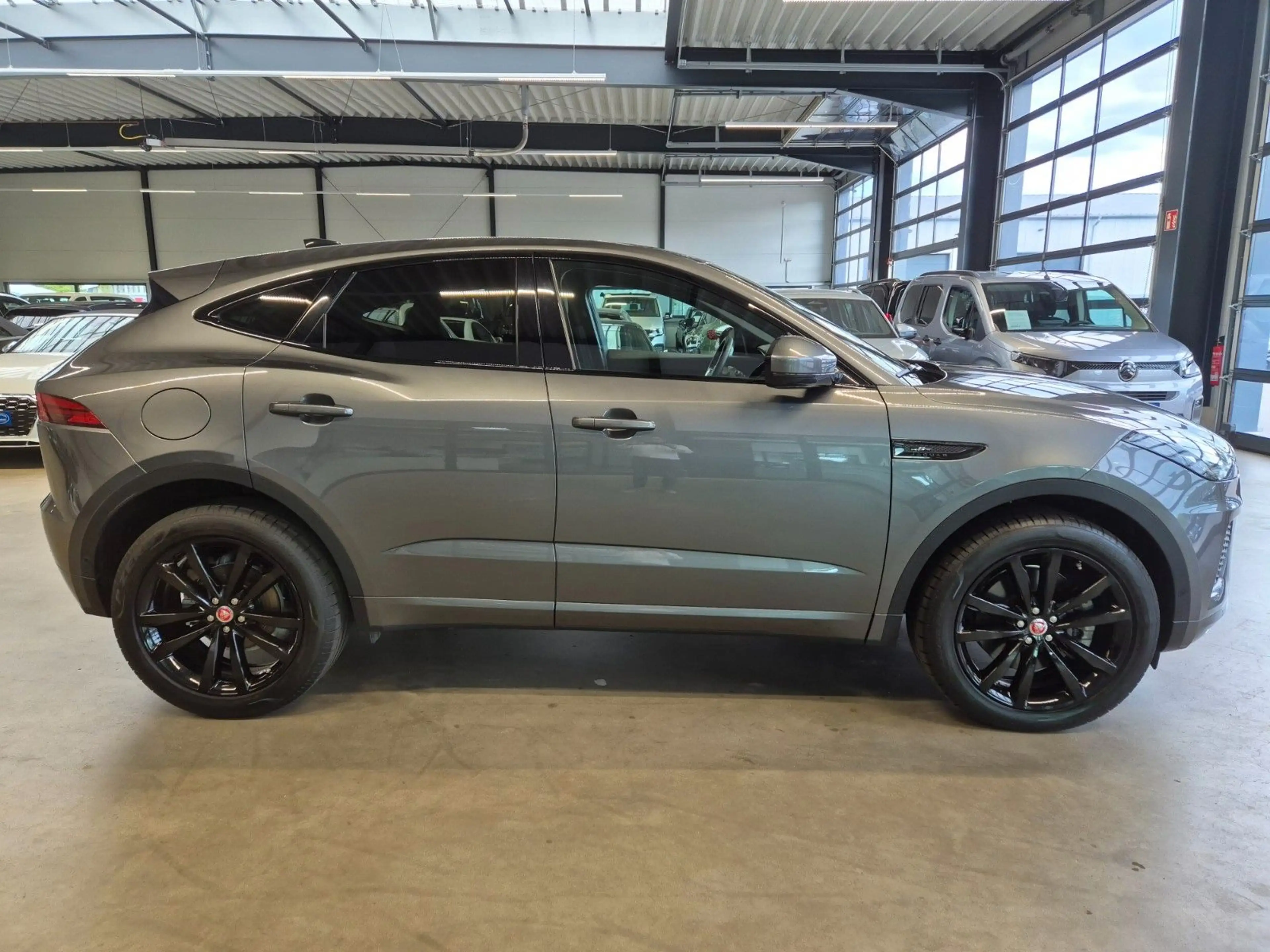 Jaguar E-Pace E-PACE R-DYNAMIC S AWD LEDER ACC MERIDIAN 360CAM — photo 8