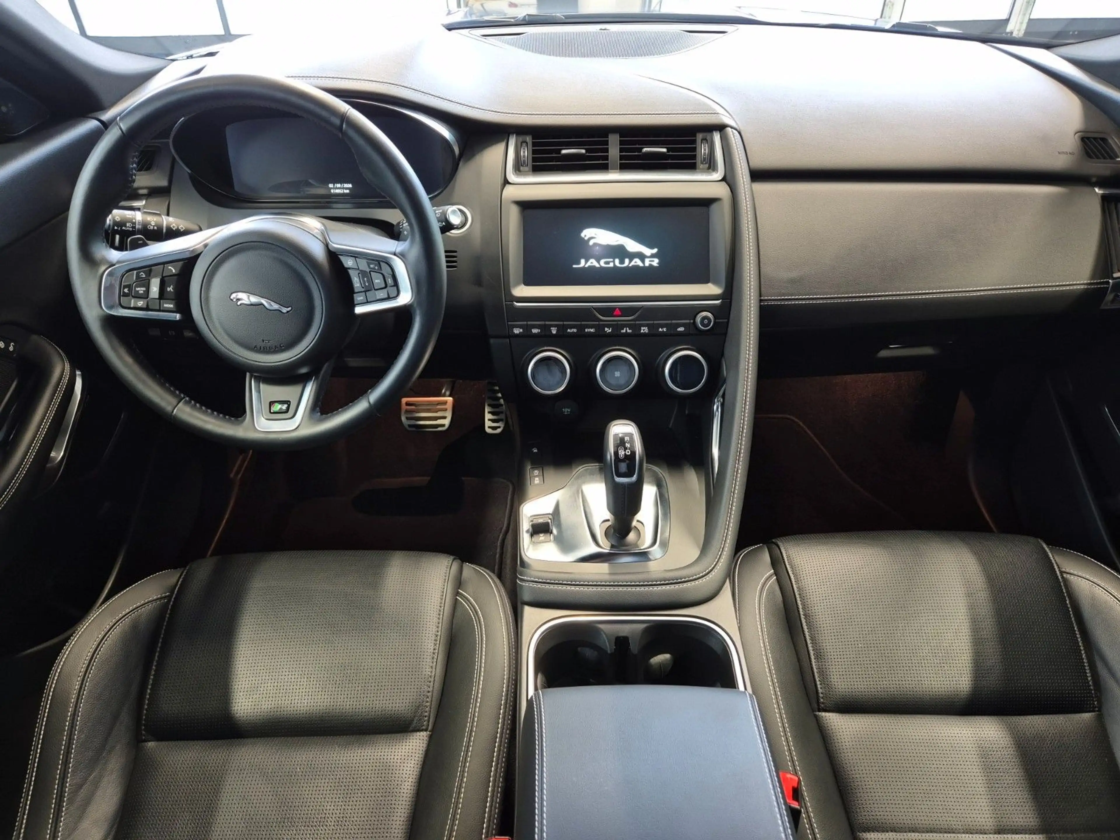 Jaguar E-Pace E-PACE R-DYNAMIC S AWD LEDER ACC MERIDIAN 360CAM — photo 12