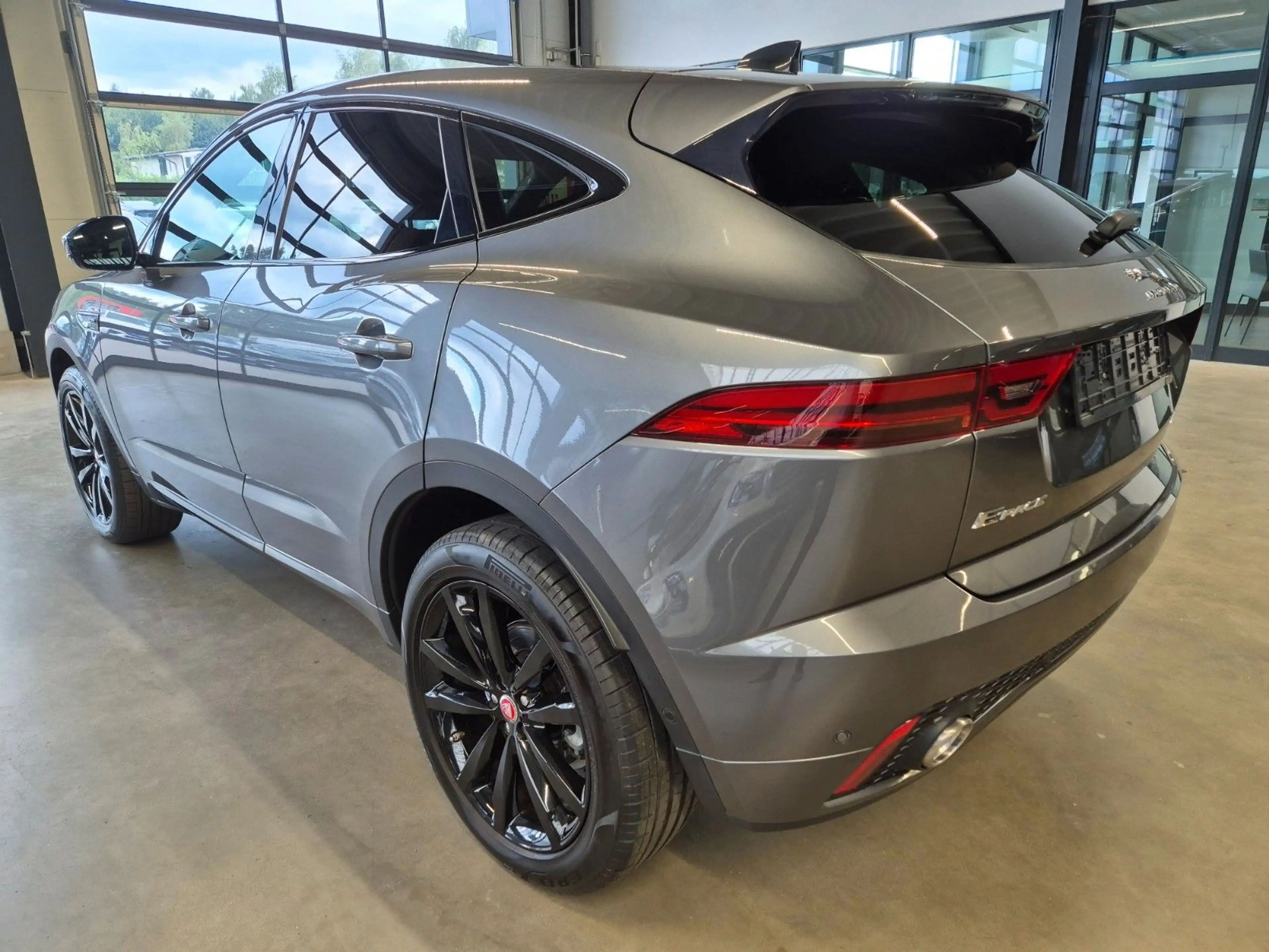 Jaguar E-Pace E-PACE R-DYNAMIC S AWD LEDER ACC MERIDIAN 360CAM — photo 5