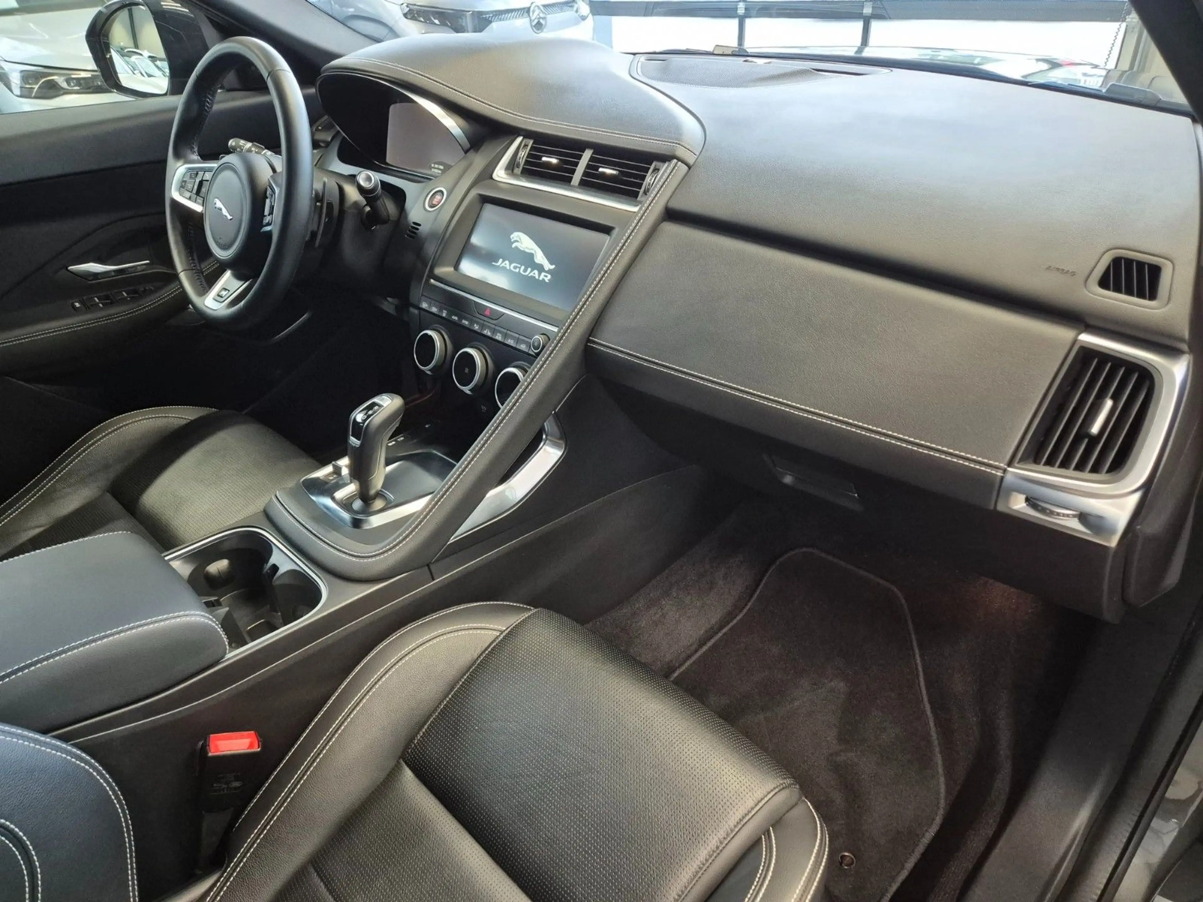 Jaguar E-Pace E-PACE R-DYNAMIC S AWD LEDER ACC MERIDIAN 360CAM — photo 11