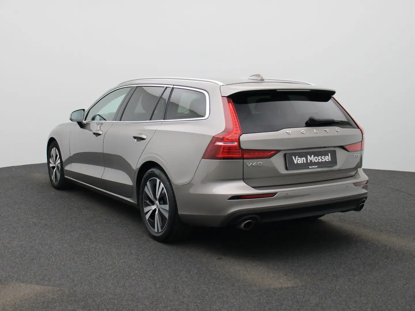 Volvo V60 2.0 B3 Momentum | VIRTUAL COKCPIT | CAMERA | STOEL Gris - 2