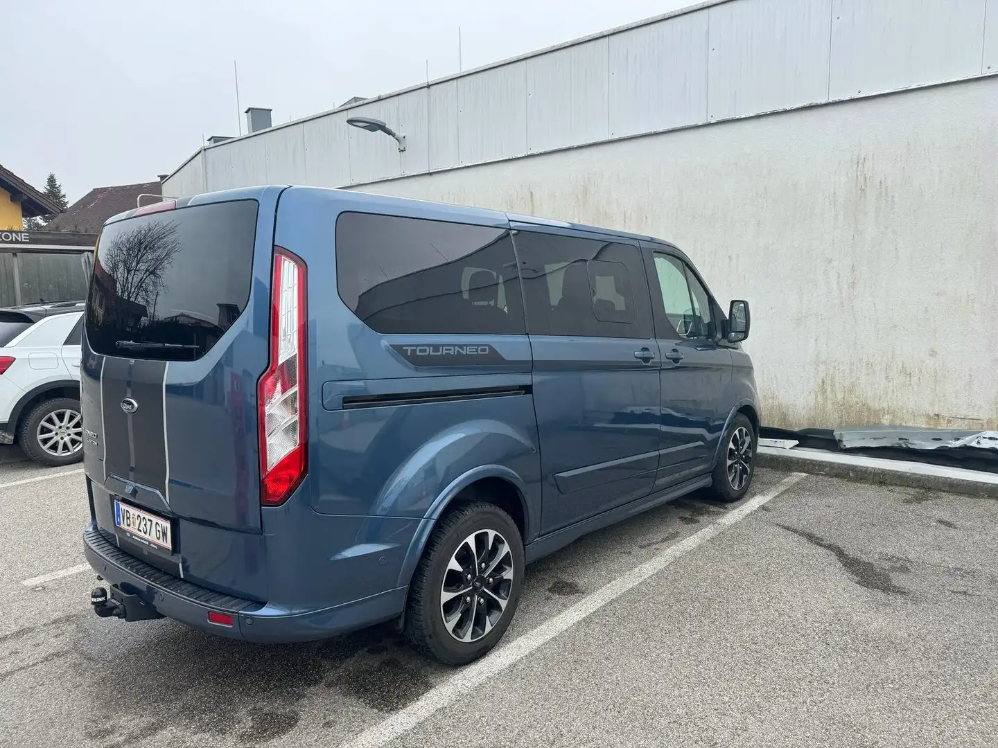 Ford Tourneo Custom - 1