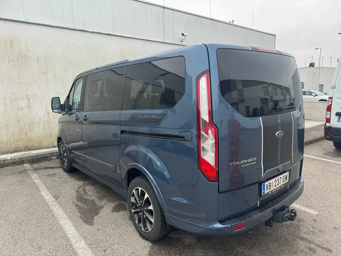 Ford Tourneo Custom - 2