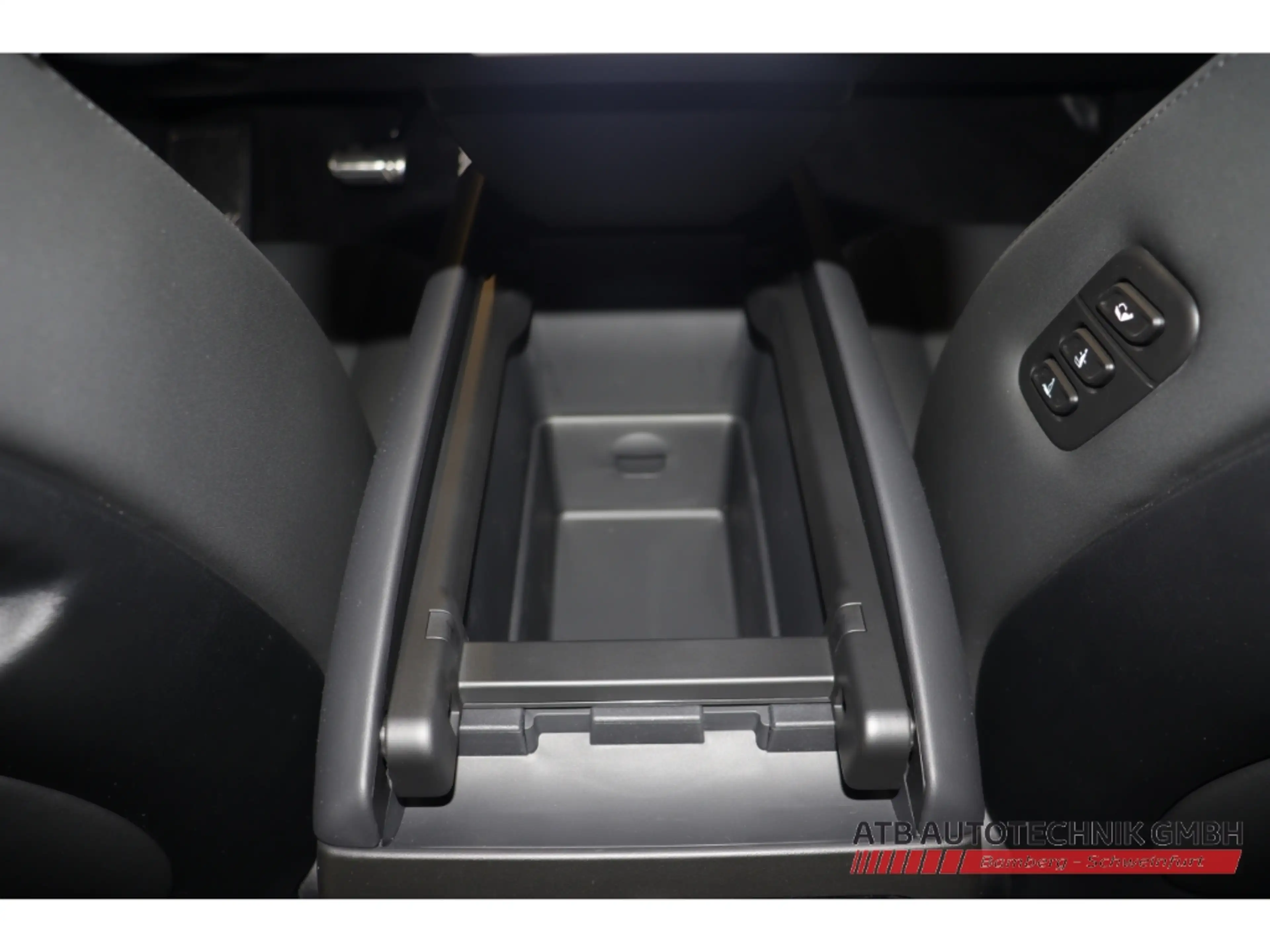 Hyundai IONIQ 9 UNIQ 7-Sitzer MY26 307 PS 4WD HUD El. Panodach — photo 11
