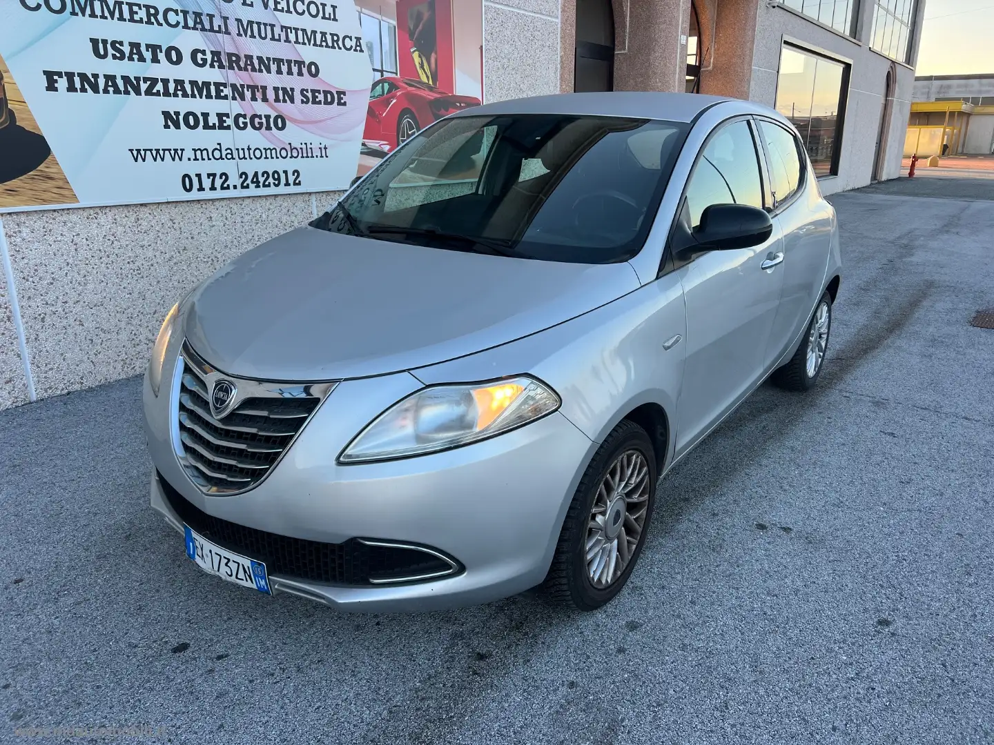 Lancia Ypsilon 0.9 T.Air 85 CV 5p. S&S DFN Plat AUTOMATICA Argintiu - 1