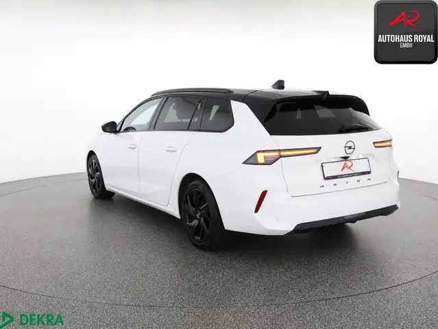 Opel Astra view 3