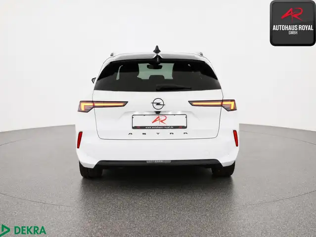 Opel Astra view 4