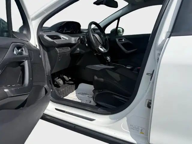 Peugeot 2008 view 11