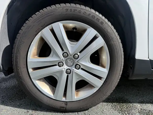 Peugeot 2008 view 9