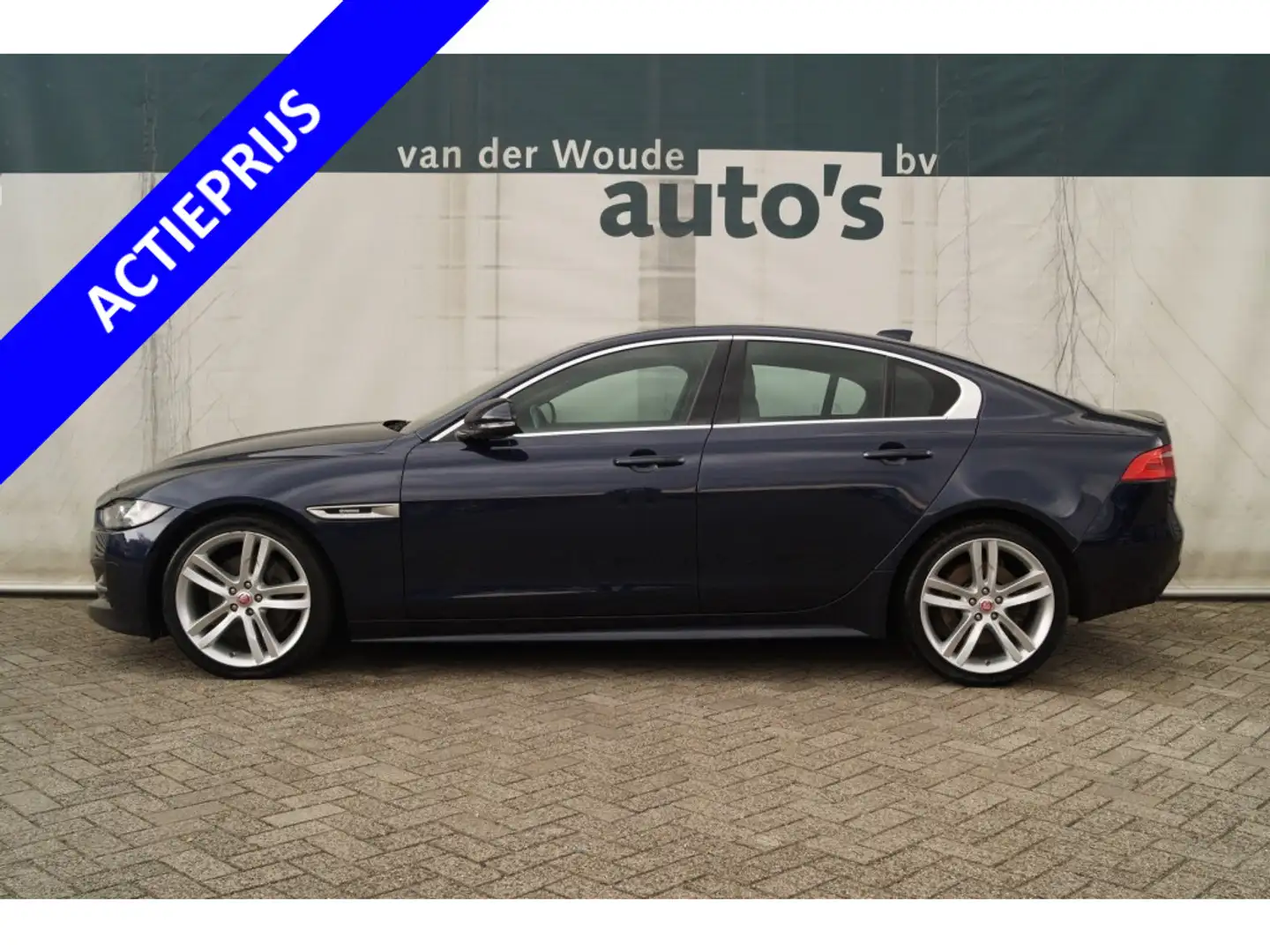Jaguar XE 2.0T 200pk Automaat R-Sport -NAVI-ECC-PDC- Blauw - 1