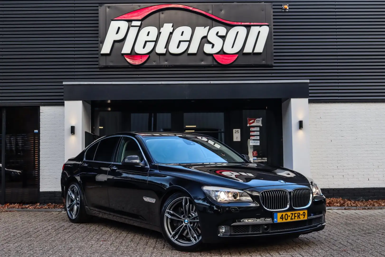 BMW 740 7-serie 740i High Executive YOUNGTIMER MASSAGE MEM Zwart - 1