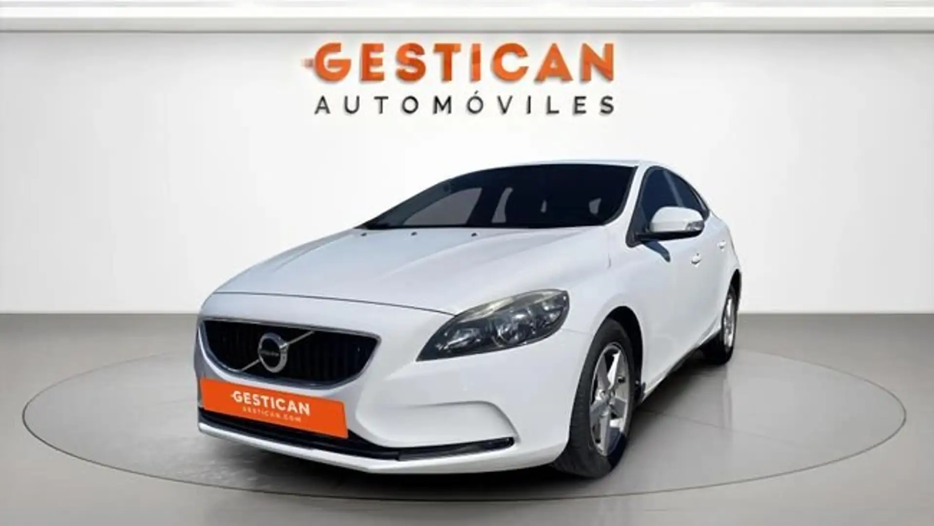 Volvo V40 T2 Momentum Blanco - 1