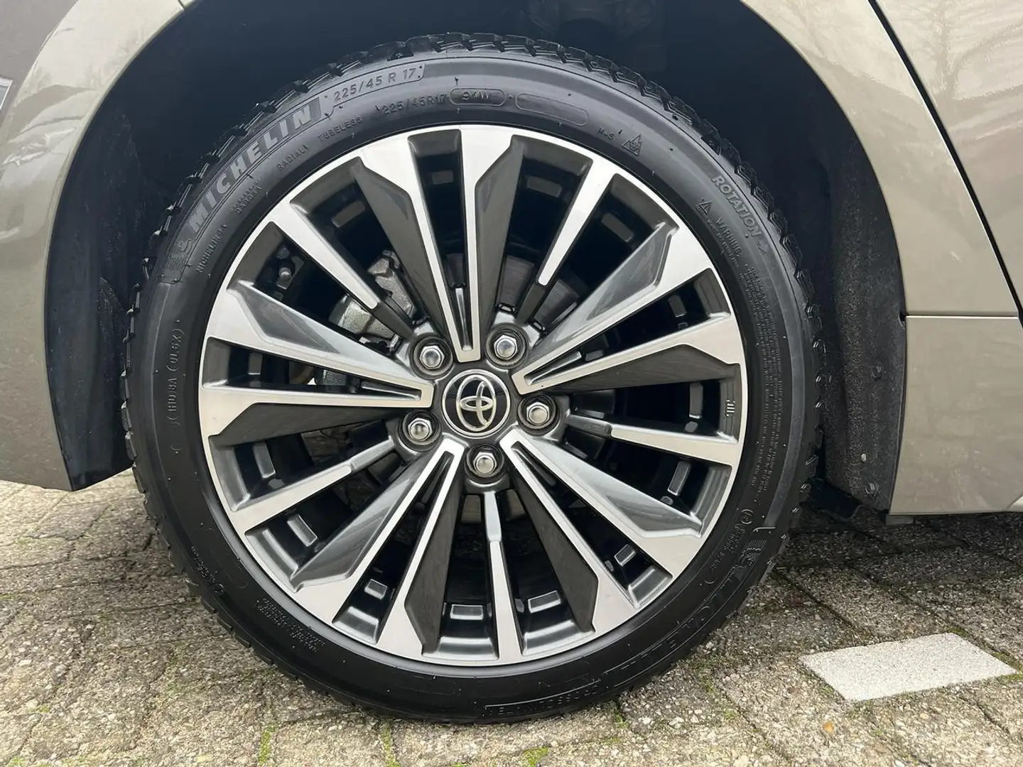 Toyota Corolla 2.0 Hybrid 200 Dynamic 5-drs A/T Grün - 2