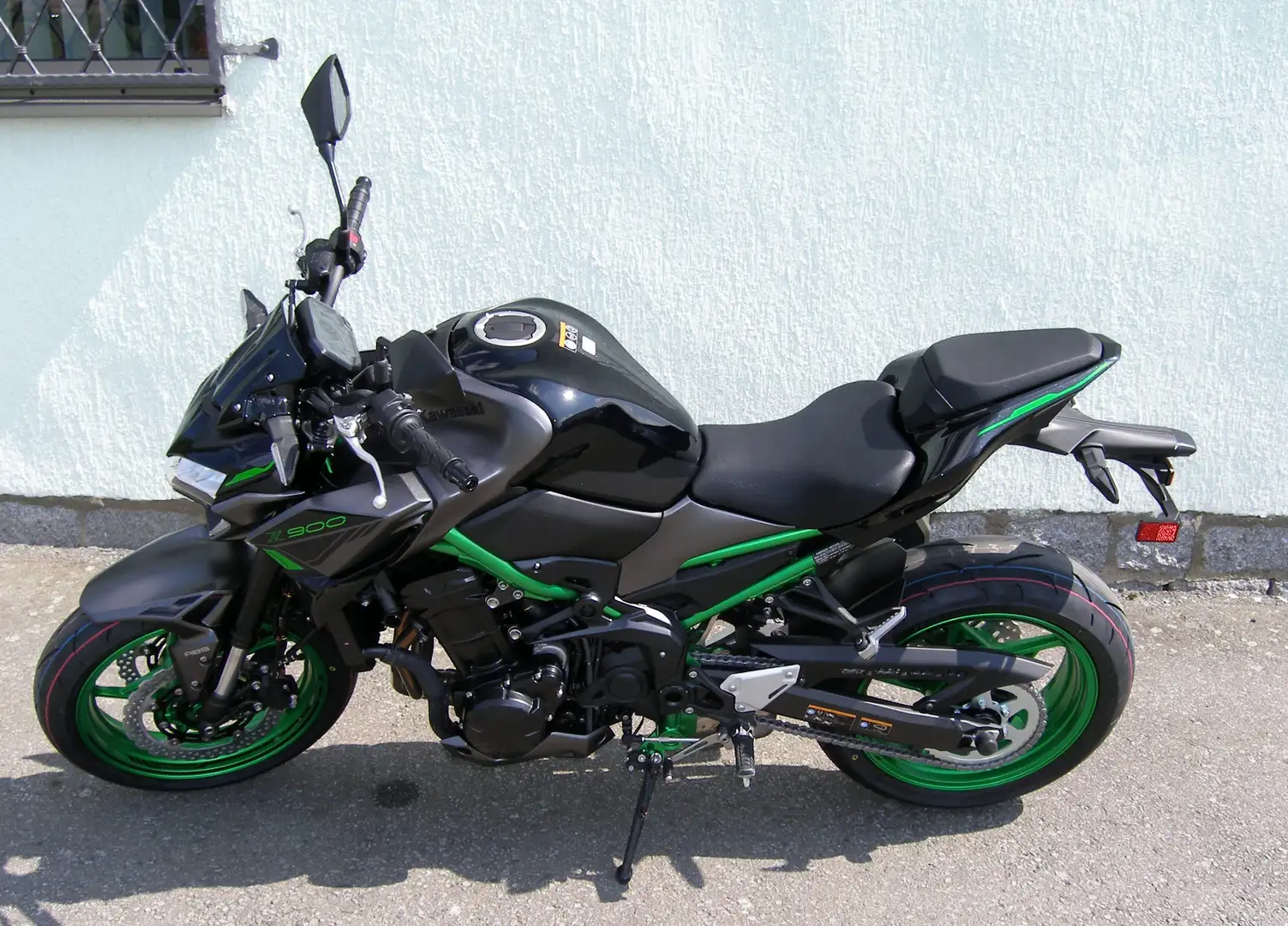 Kawasaki Z 900 70 KW Baujahr 2024 Szary - 1
