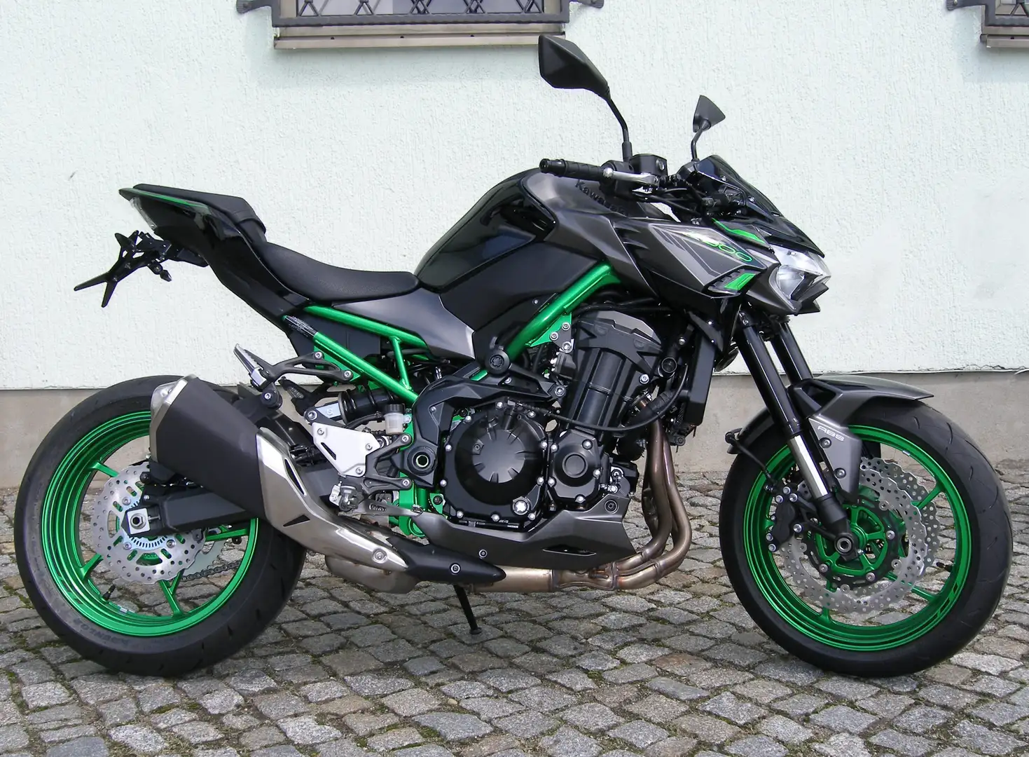 Kawasaki Z 900 70 KW Baujahr 2024 Gri - 2