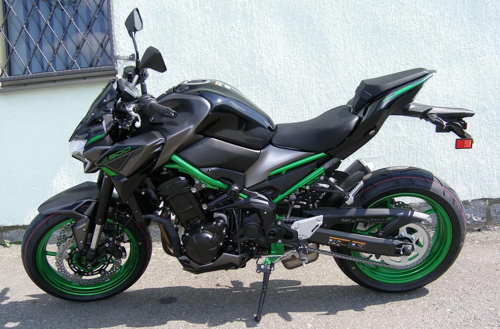 Kawasaki Z 900 70 KW Baujahr 2024 Szary - 2