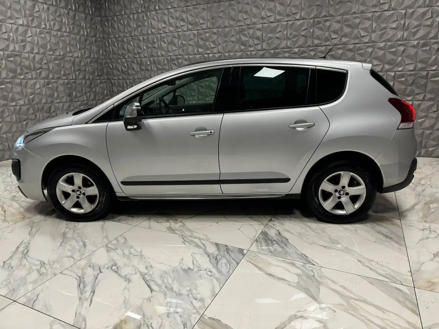 Peugeot 3008 Allure PureTech / VOOOLLL. Silber - 2