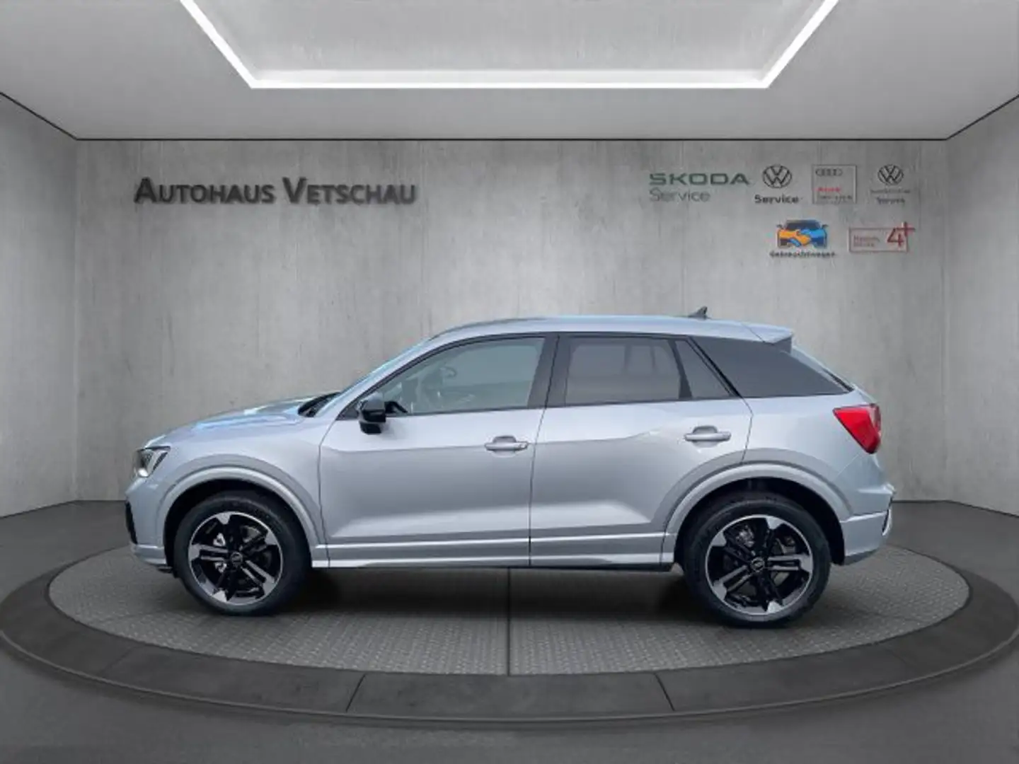 Audi Q2 35 1,5TFSI advanced S-tronic NAVI/LED/elHK. Silber - 2