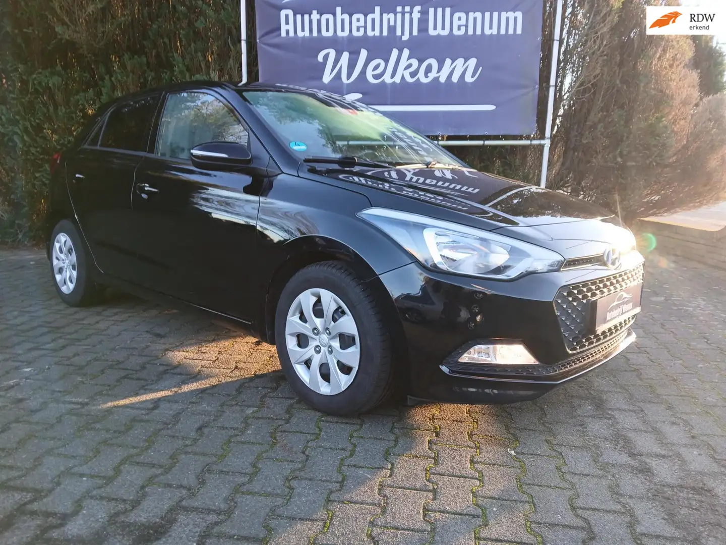 Hyundai i20 1.2 Comfort, Cruise control, Airco, afk. van de ee Noir - 1