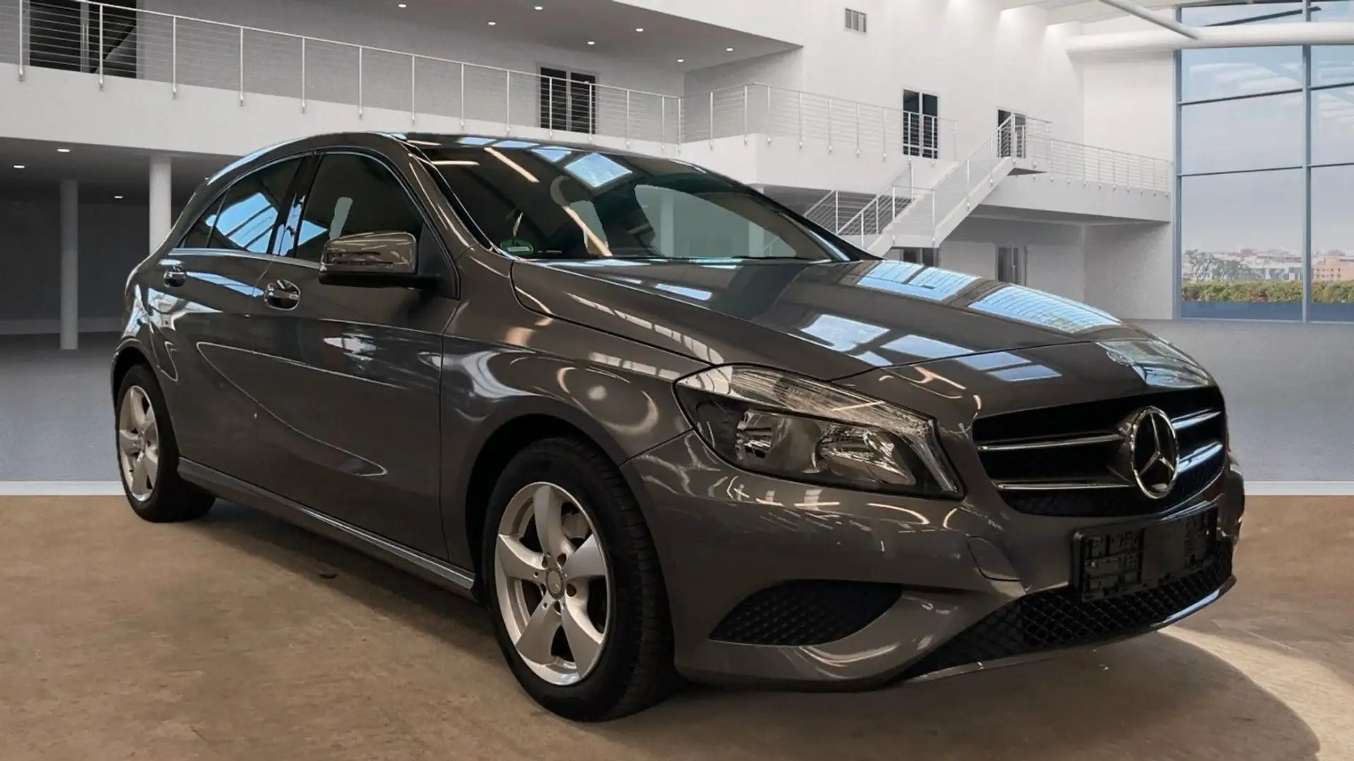 Mercedes-Benz A 180 BlueEfficiency/ KLM / NAVI / SHZ / TÜV NEU Gris - 2