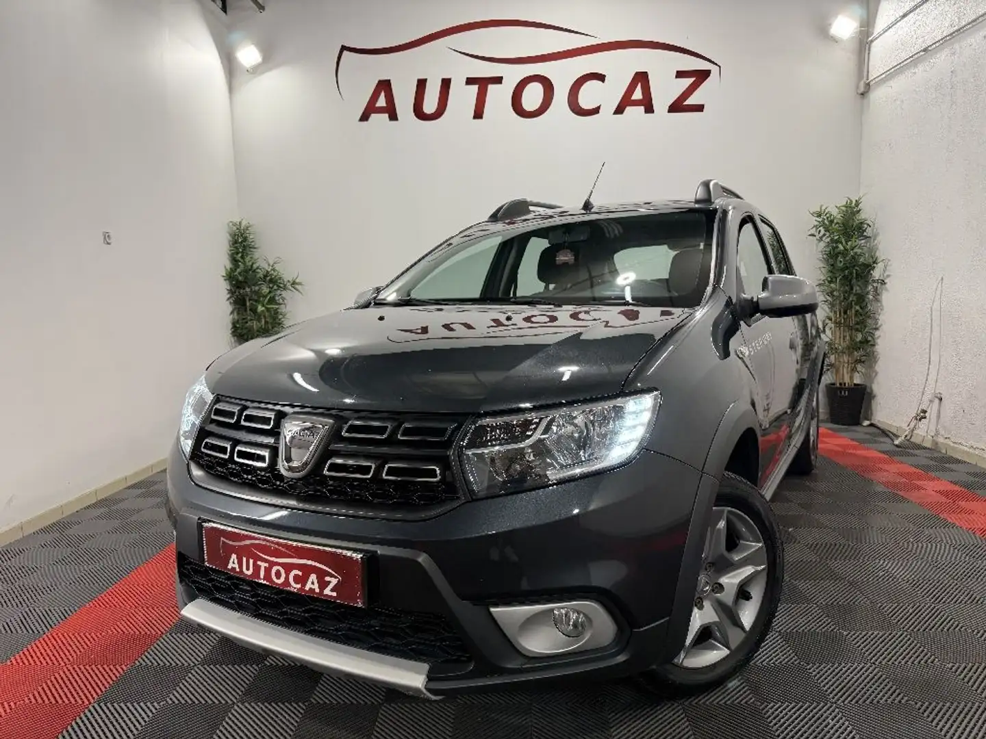 Dacia Sandero STEPWAY TCe 90CV +73000KMS+2019*PREMIERE MAIN Grau - 1