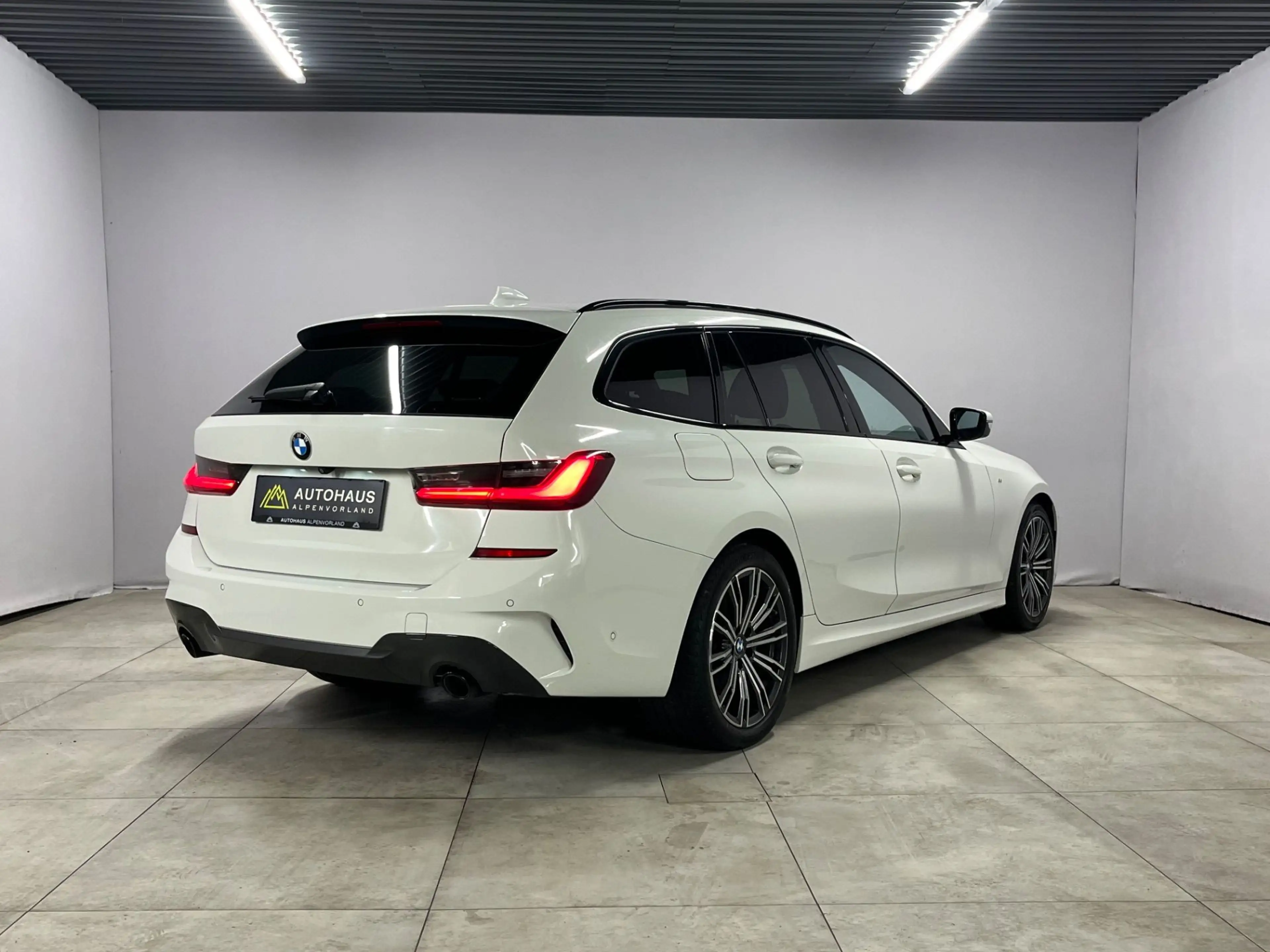 BMW 318 d Touring Aut. ***M-Sport | LED*** — photo 9