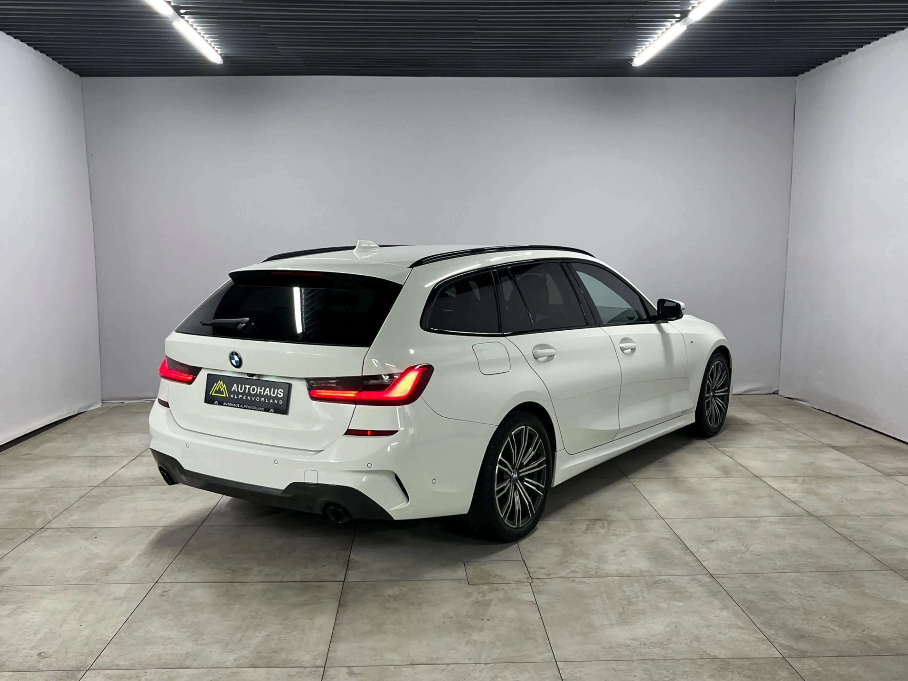 BMW 318 d Touring Aut. ***M-Sport | LED*** — photo 11