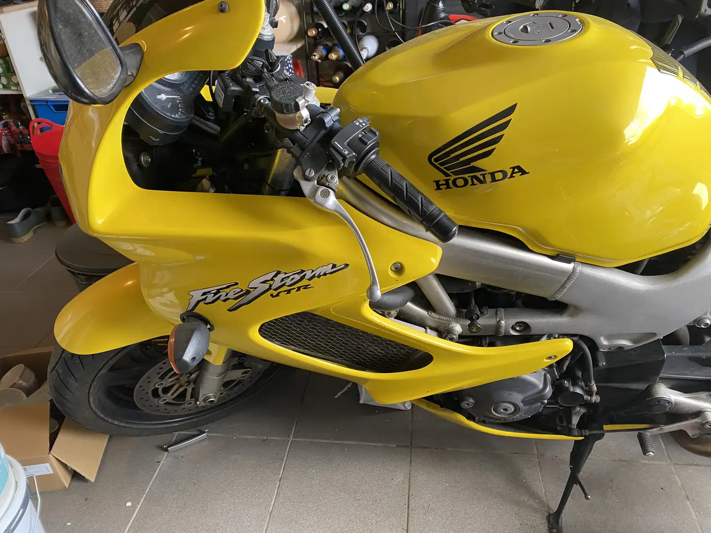 Honda VTR 1000 Firestorm - 2