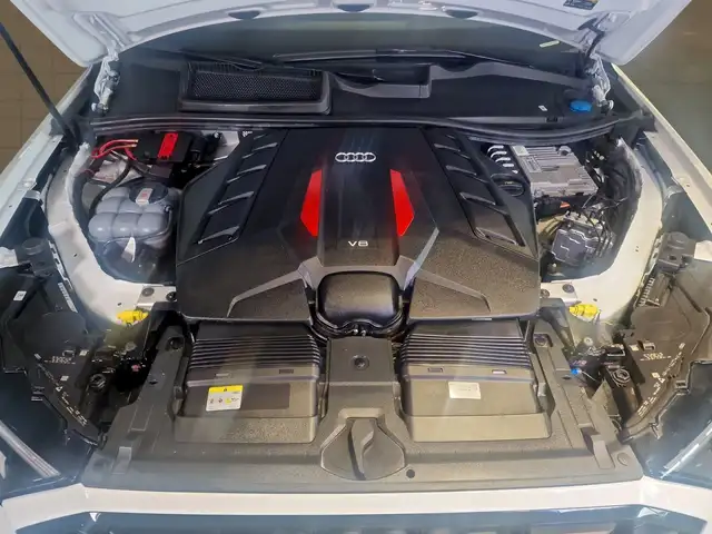 Audi SQ7 view 11