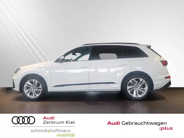 Audi SQ7 view 3