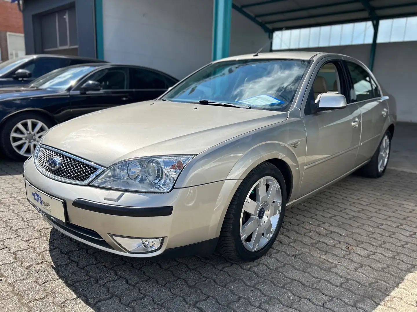 Ford Mondeo Lim. 2.0 Automatik Ghia X Gold - 1