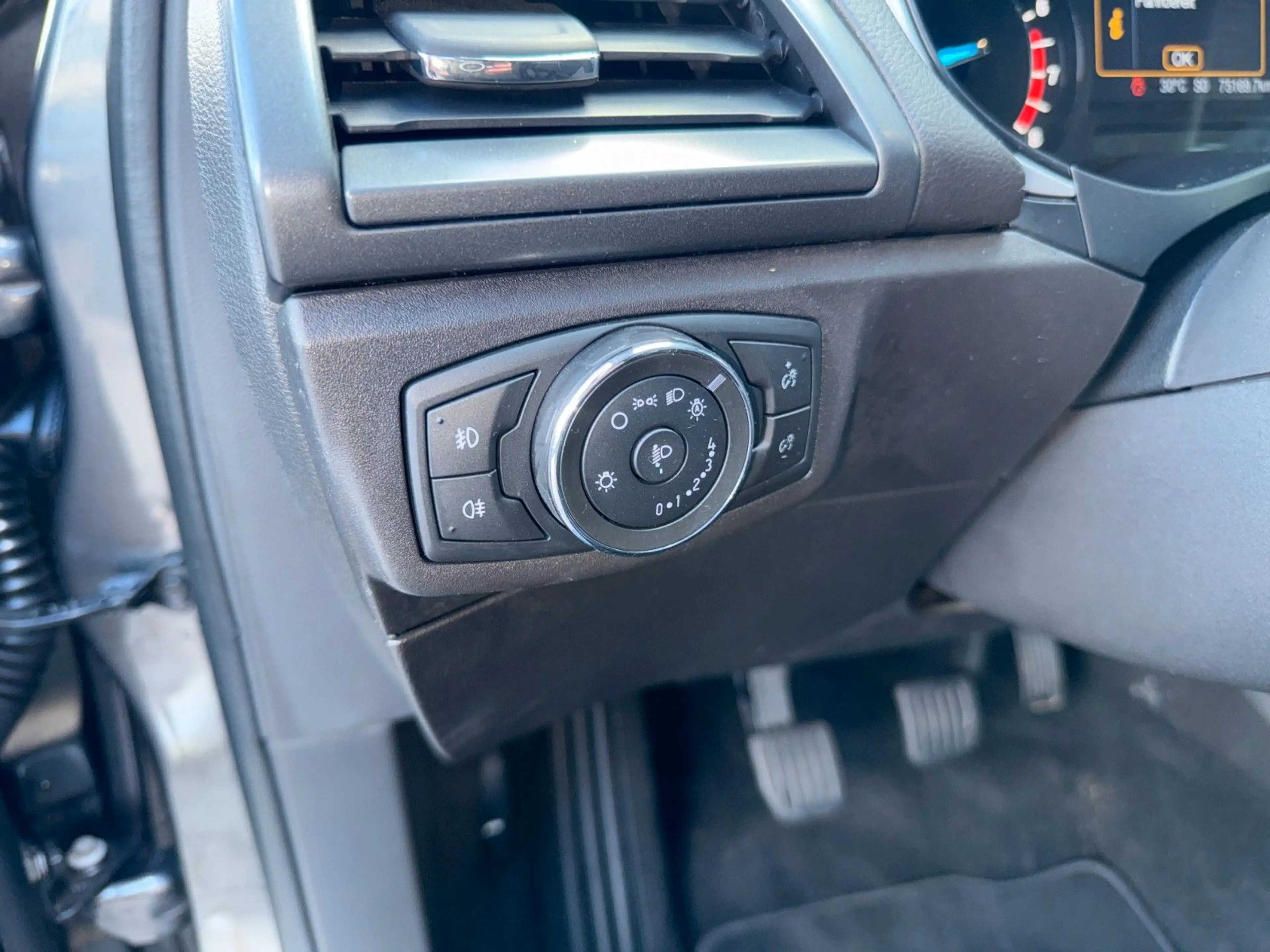 Ford Mondeo Turnier Business Edition *SITZH*NAVI* — photo 28