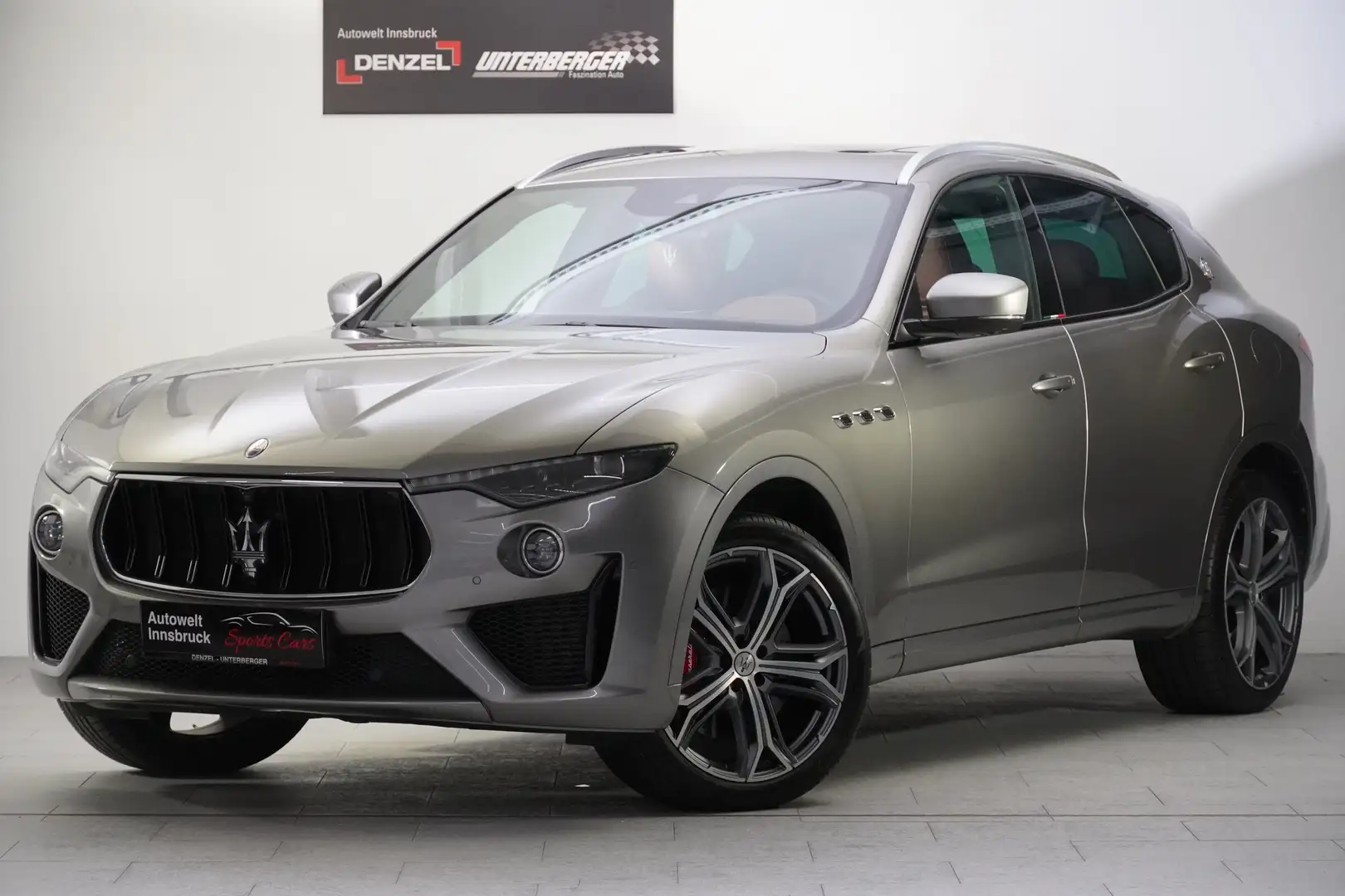 Maserati Levante GTS Q4 Gris - 2