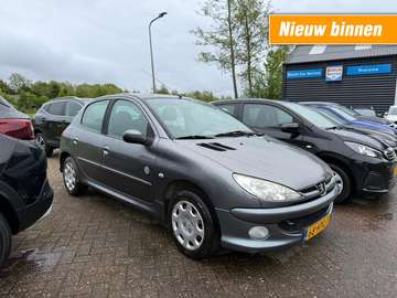 1.4 GENERATION 5-DRS AIRCO/RADIO/CRUISE/GOED ONDER