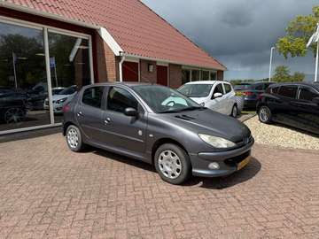 1.4 GENERATION 5-DRS AIRCO/RADIO/CRUISE/GOED ONDER