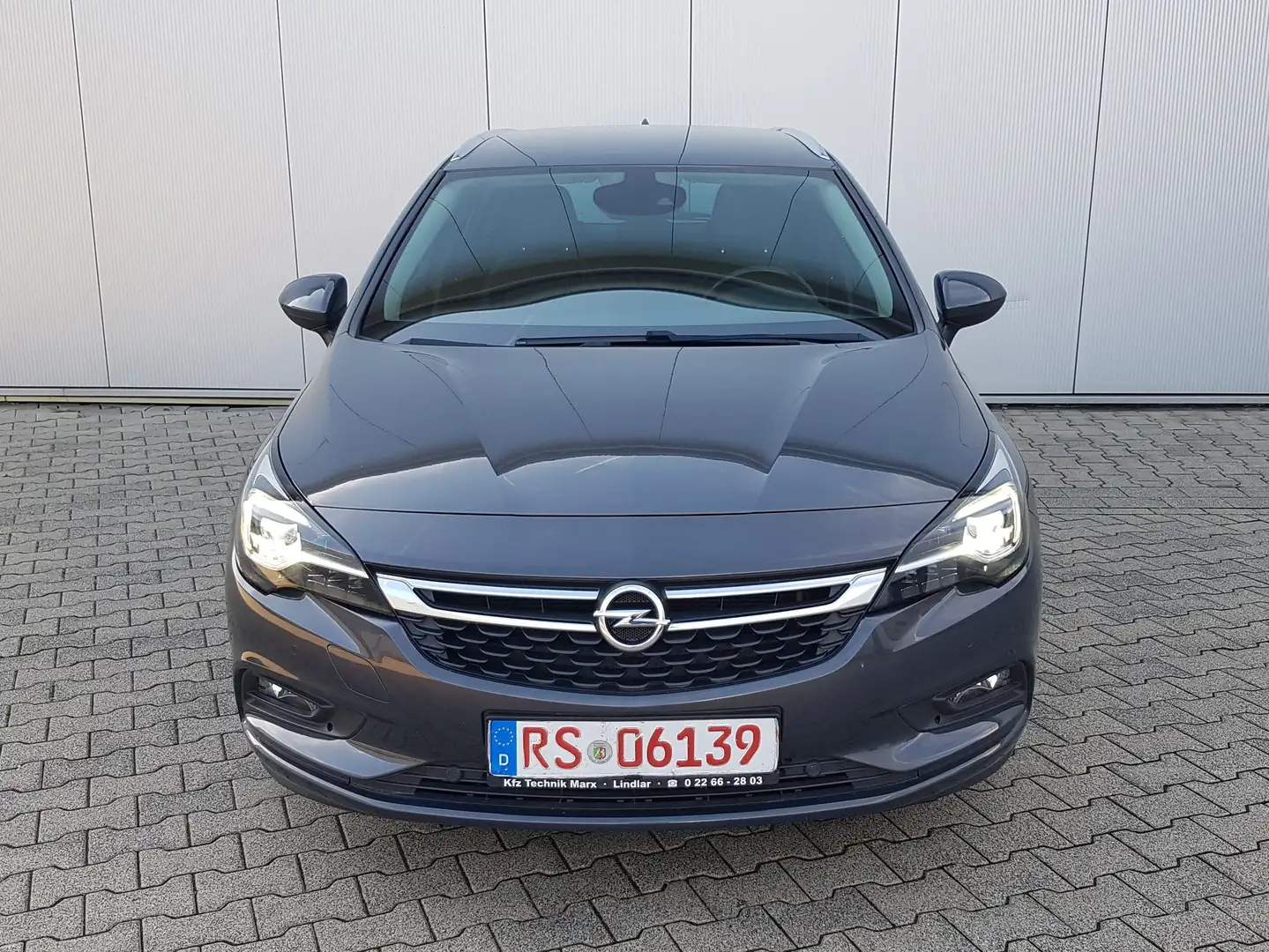 Opel Astra Sports Tourer Diesel 1.6 D (CDTI) Business Grau - 2
