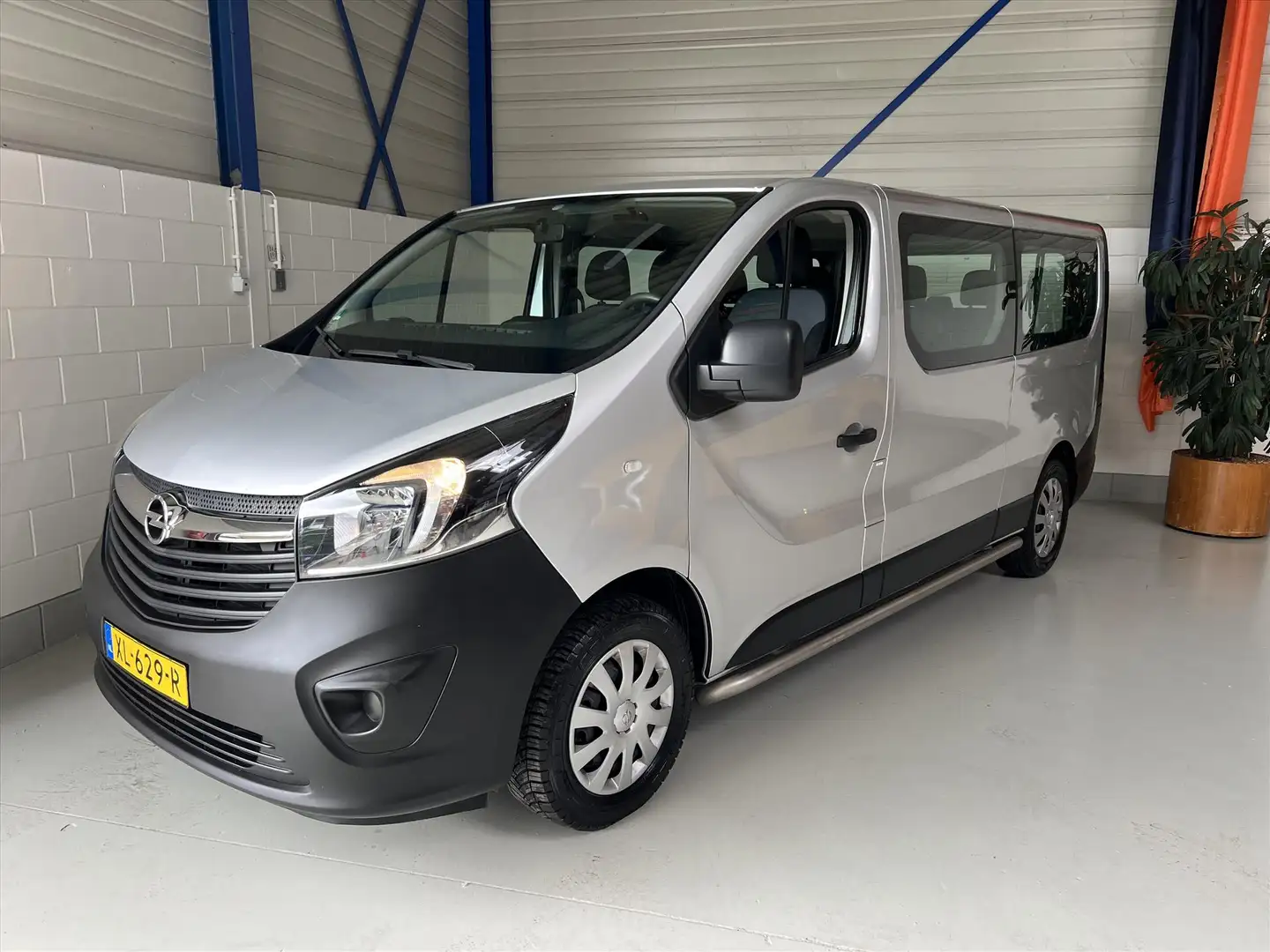 Opel Vivaro Combi 1.6 CDTi 120pk L2H1, 9Pax, Navi, Trekhaak Argent - 2