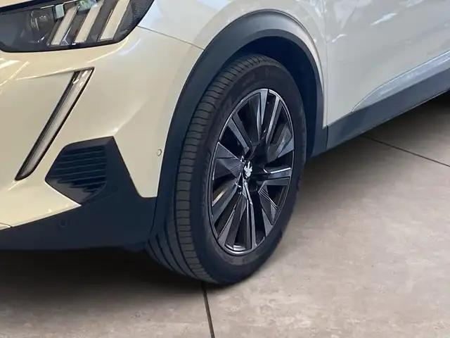 Peugeot 2008 view 15